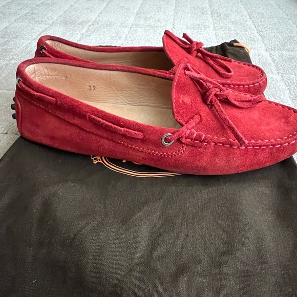 Tod’s Gommino Driving Shoes in Red Suede. Size 37. - Picture 5 of 8